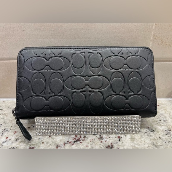 NWT Coach Accordion Wallet In Signature Leather - Picture 1 of 7